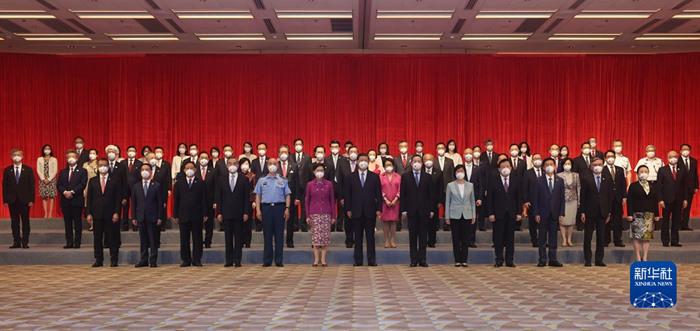 習近平會見香港特別行政區(qū)行政、立法、司法機關負責人