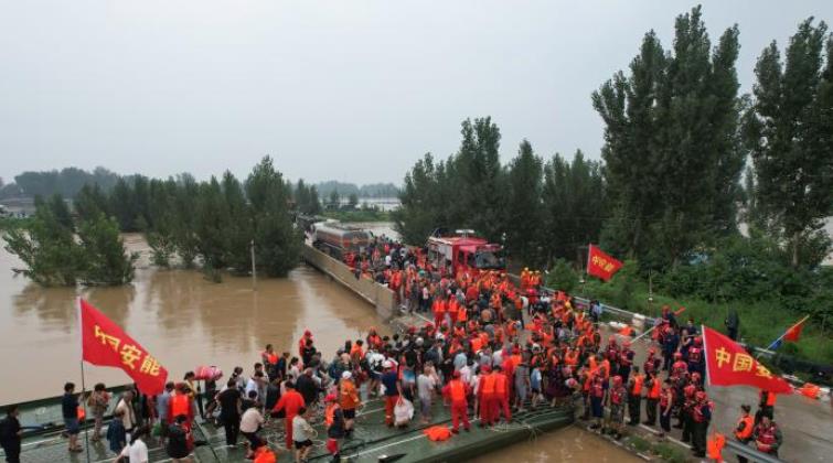 “逆行”重器中流擊水，創(chuàng)造救援速度奇跡<p>以精銳之“能”，護百姓之“安”，每一次極速救援，都是一場全力以赴，是承諾更是本色。<p>