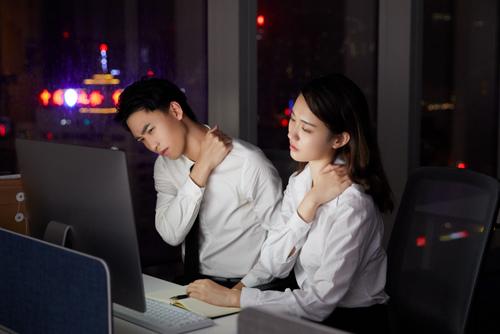 久坐傷身！中醫(yī)教你三組動(dòng)作緩解肩頸疲勞