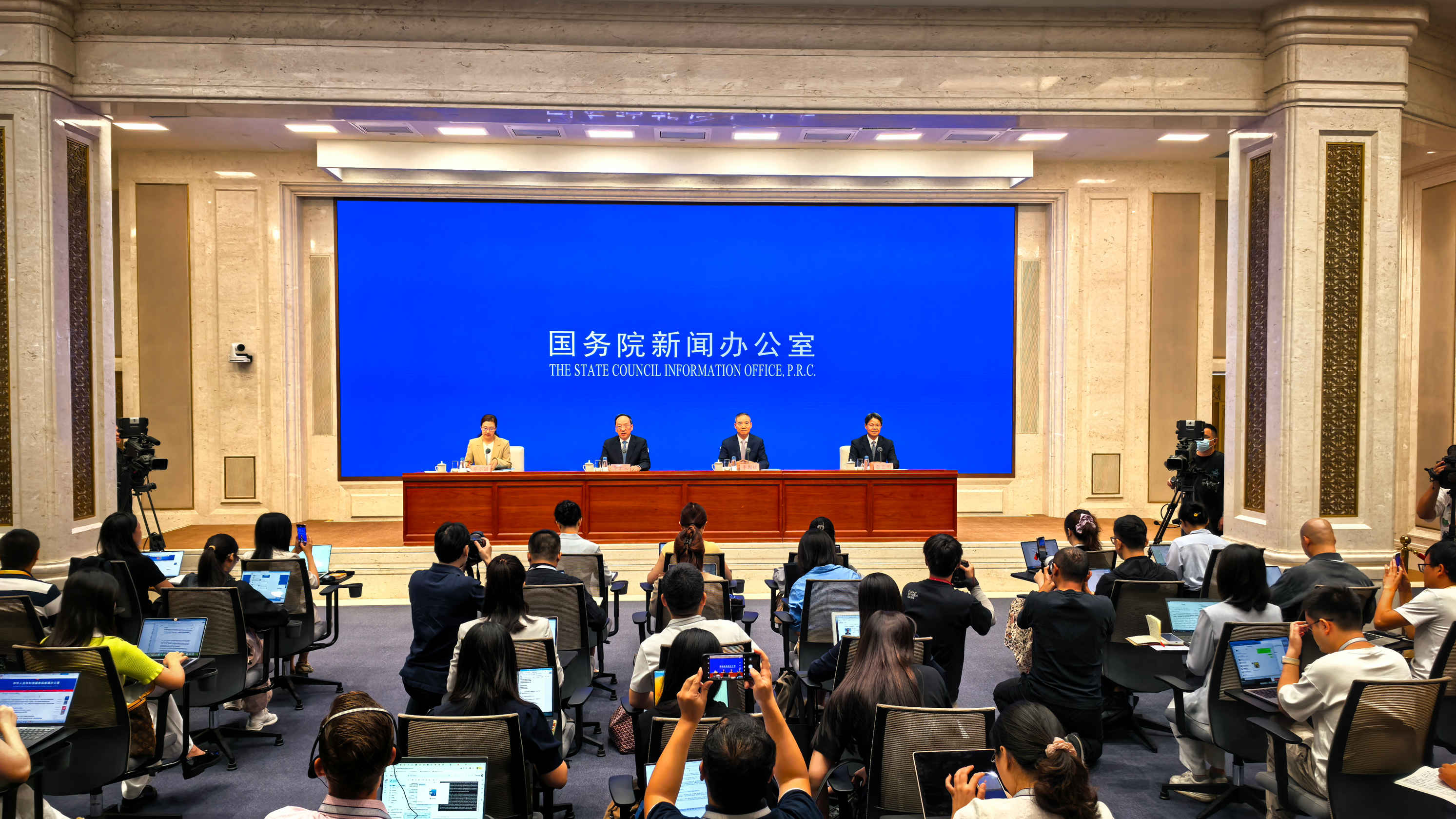 國新辦舉行“高質(zhì)量完成‘十四五’規(guī)劃”系列主題新聞發(fā)布會（工信部）